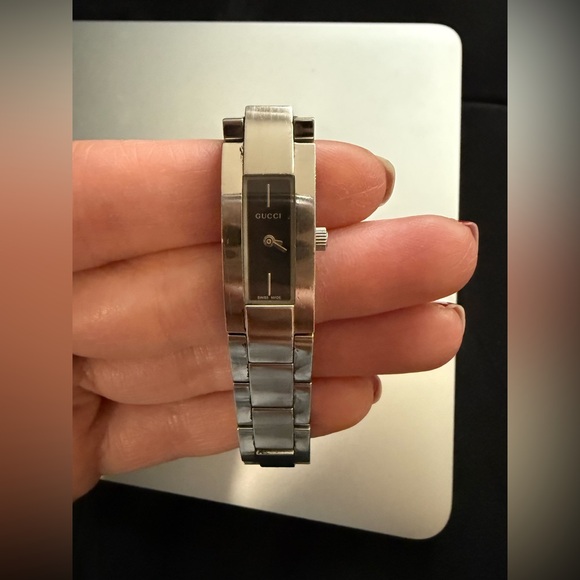 Gucci 4600L Series Women's Stainless Steel watch, pre-owned - Picture 6 of 14